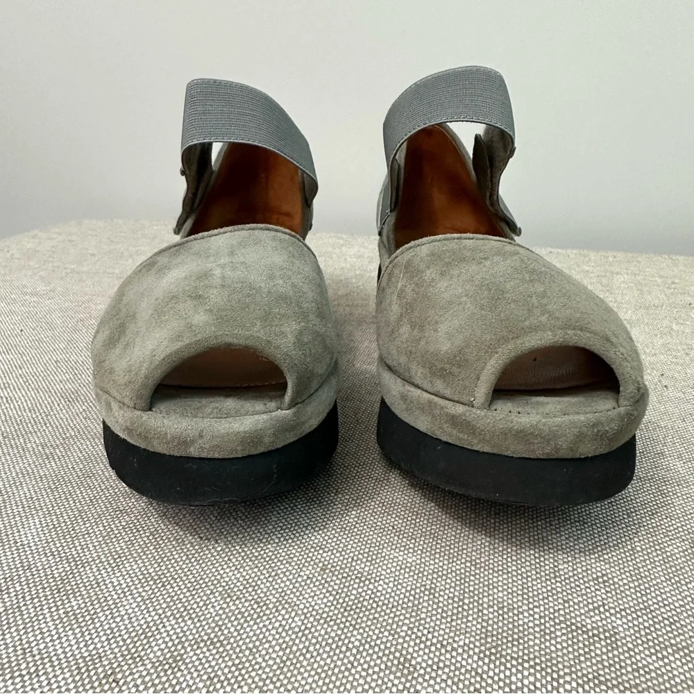 L'Amour Des Pieds Amadour Platform Sandal Gray Suede Peep Toe Size 9.5W Wide